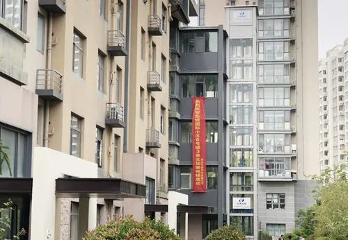 1590452048114107.jpg 7d5d6abaj00qaw9zc0014d200dw009mg00dw009m.jpg